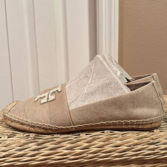 Tory Burch Weston Flat Espadrilles in Natural Linen, Size 7 - Picture 4 of 12